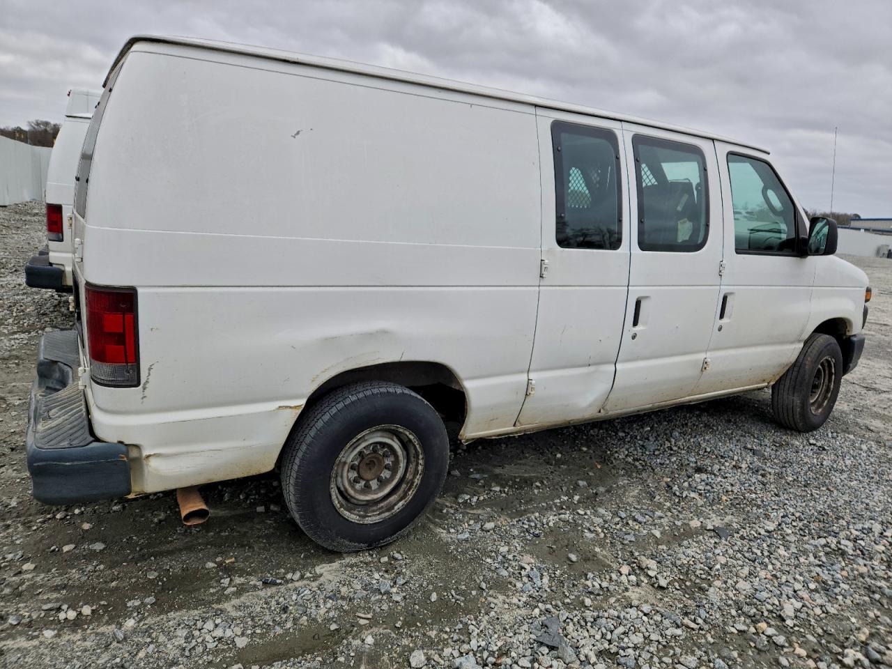Ford E-150 E150 Van Image 4