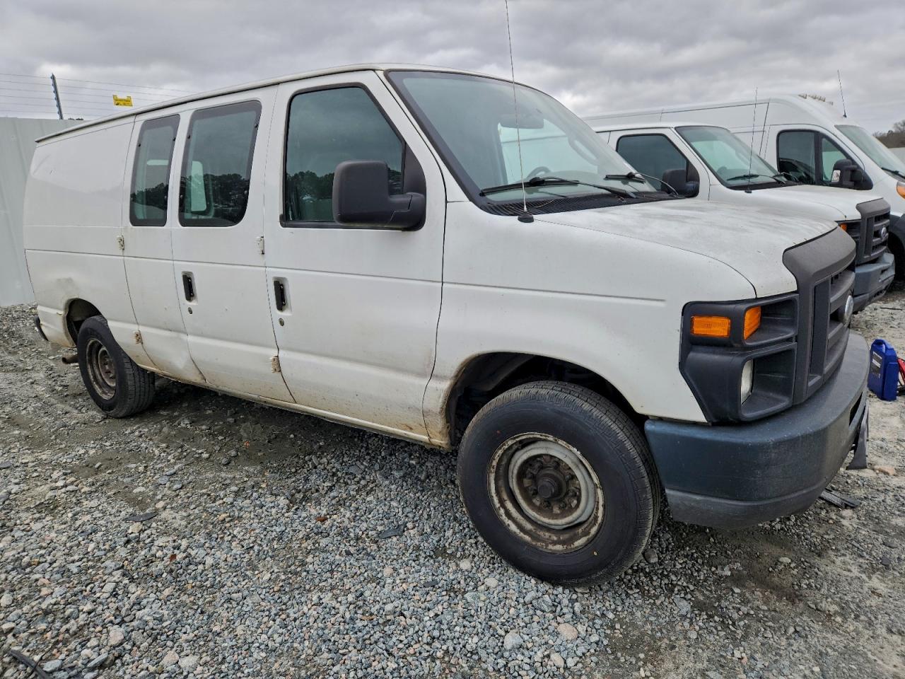 Ford E-150 E150 Van Image 2