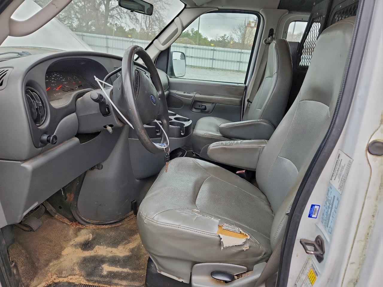 Ford E-150 E150 Van Image 7