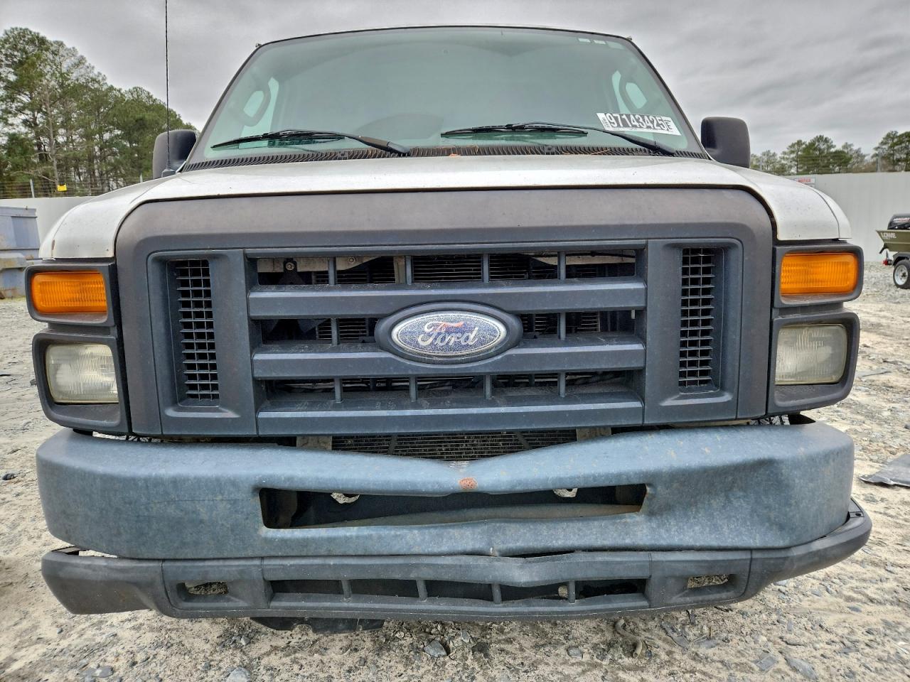 Ford E-150 E150 Van Image 6