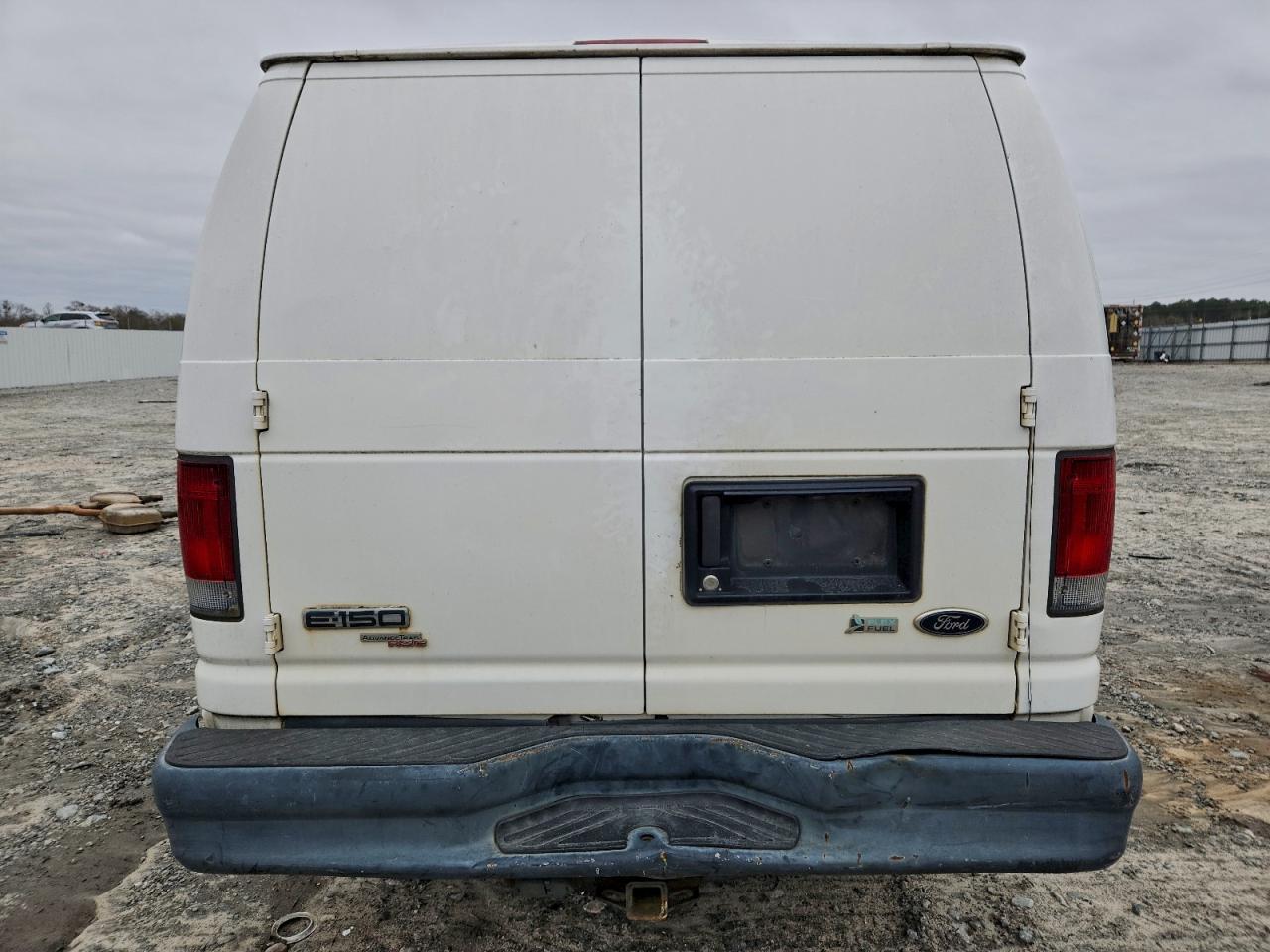 Ford E-150 E150 Van Image 4