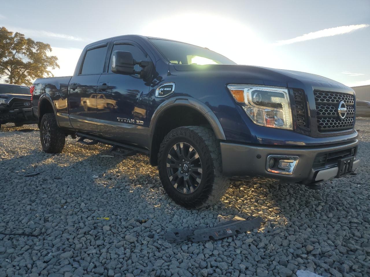 Nissan Titan Sl Image 6