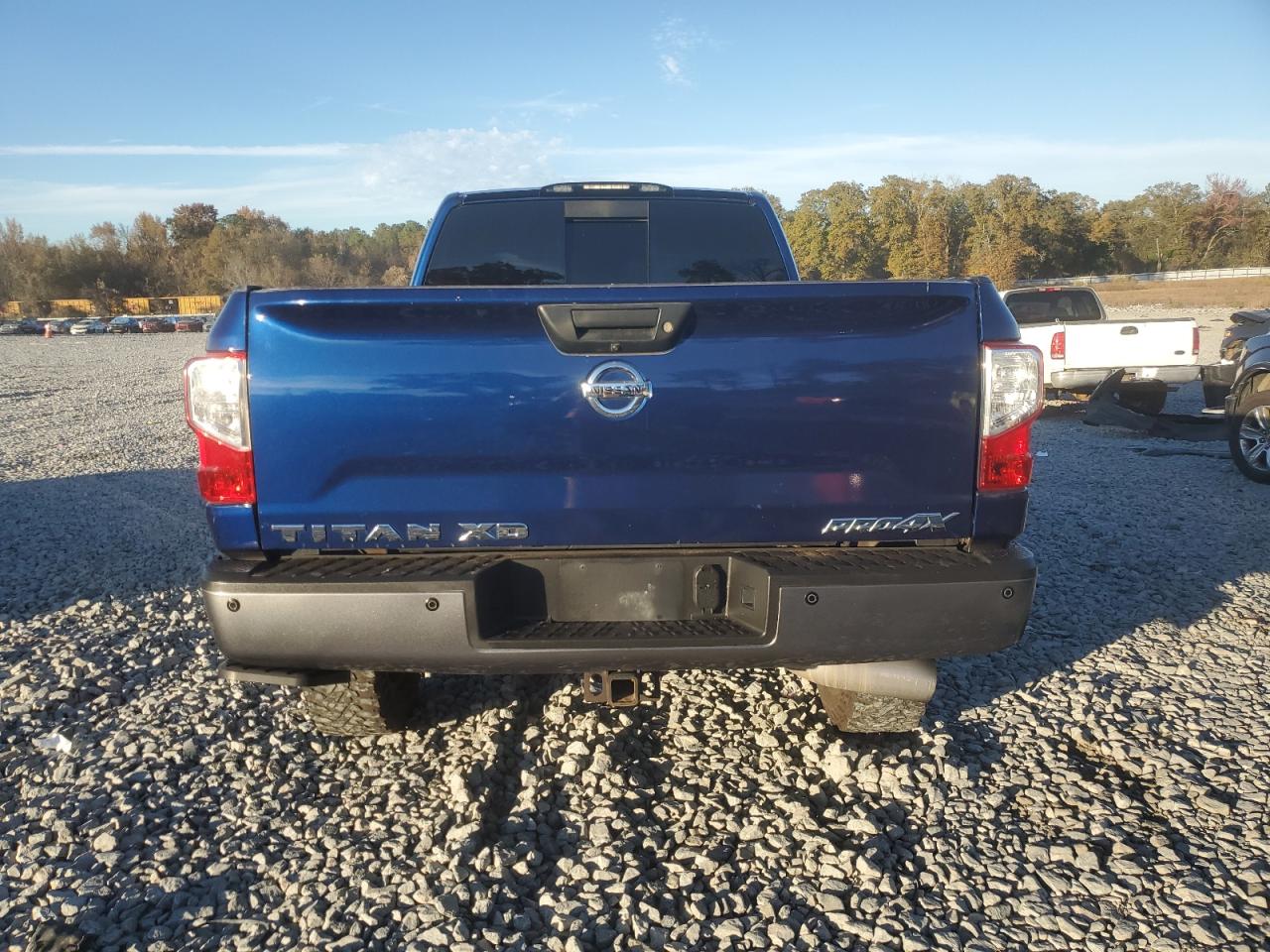 Nissan Titan Sl Image 10
