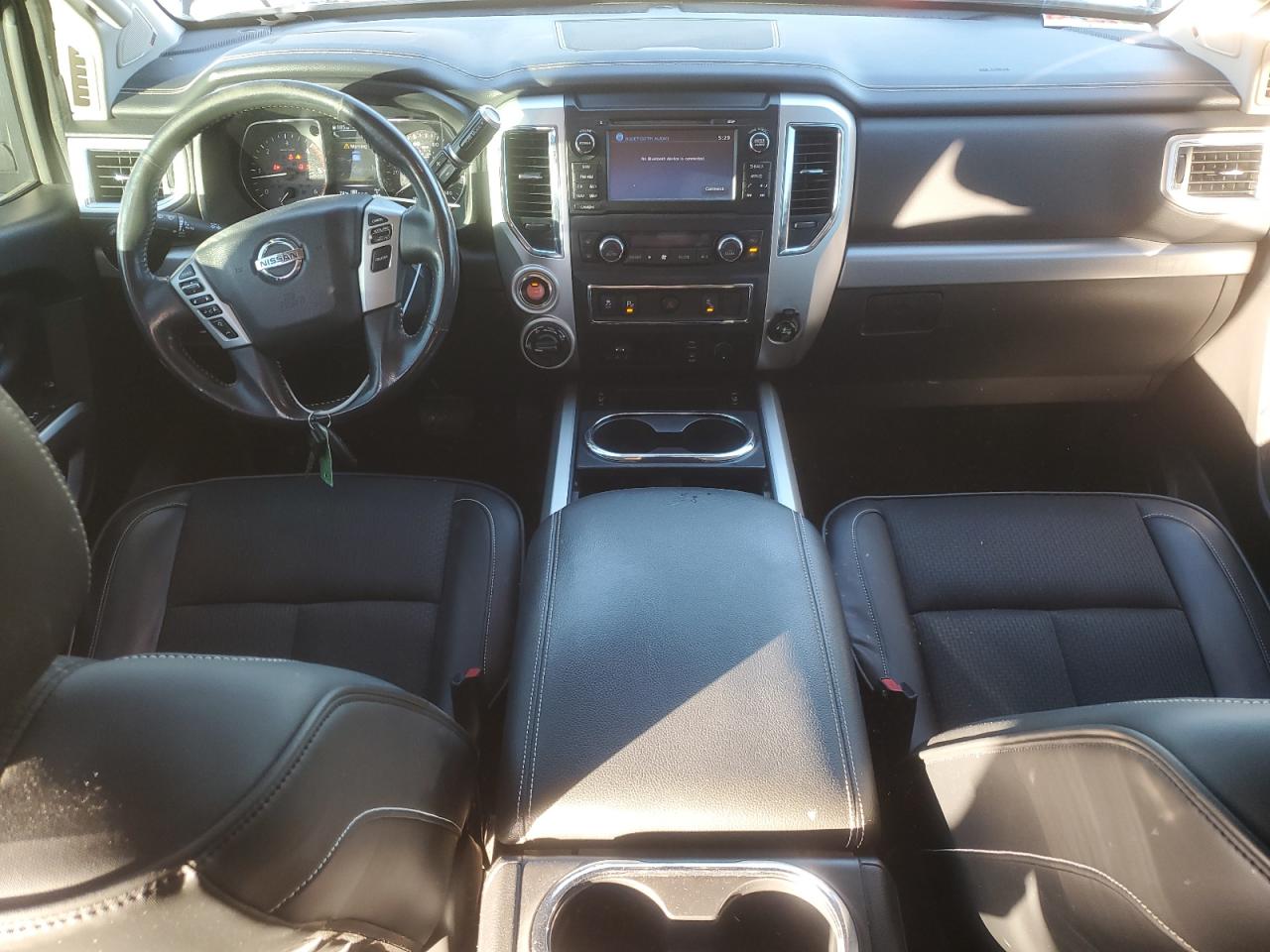 Nissan Titan Sl Image 12