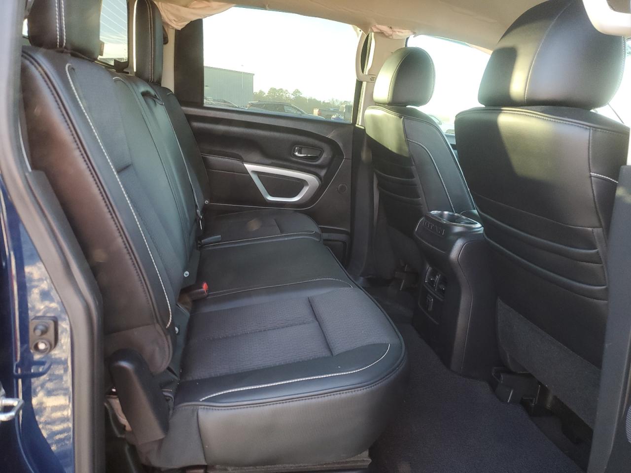 Nissan Titan Sl Image 9