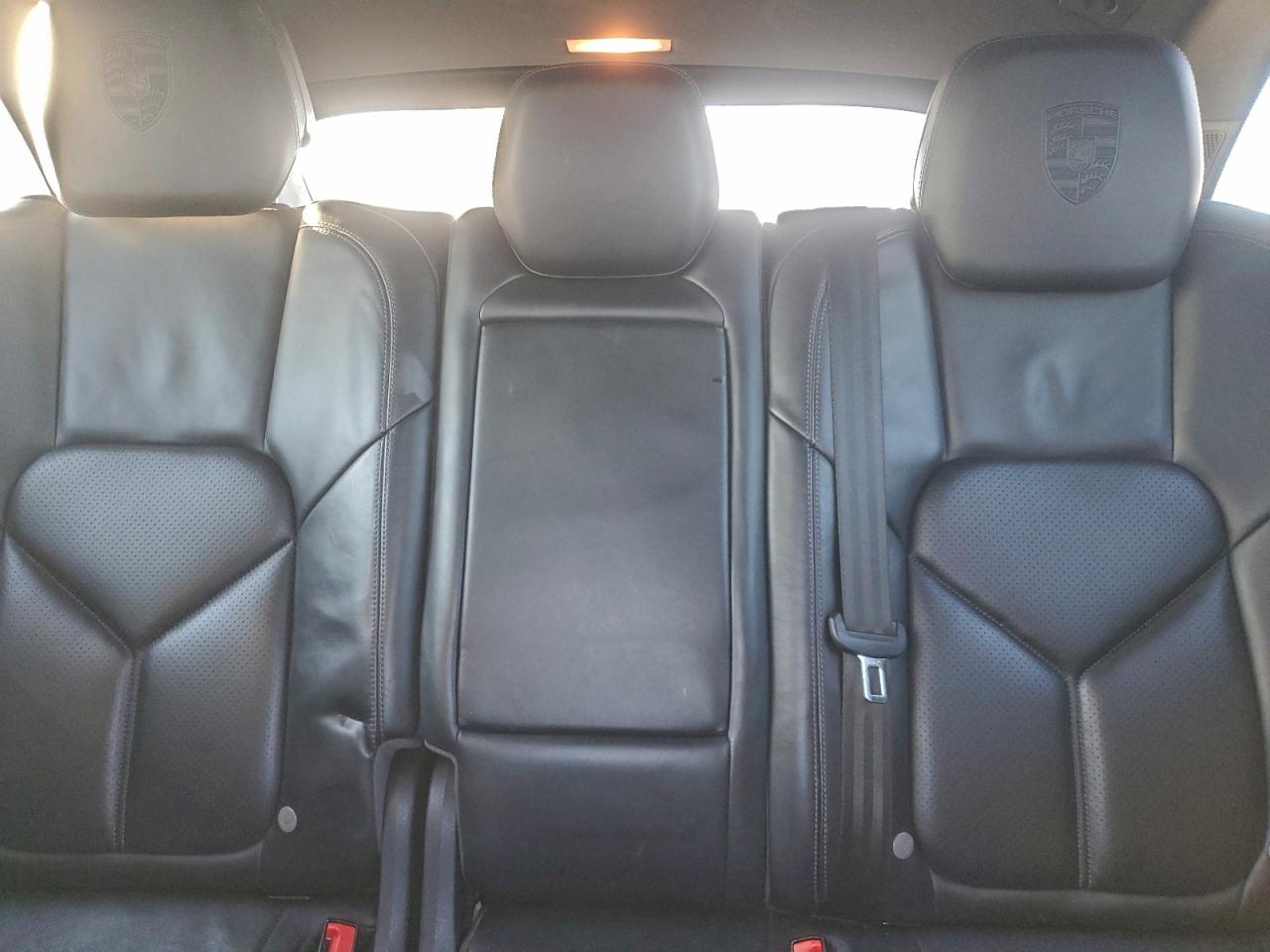 Porsche Cayenne Image 9