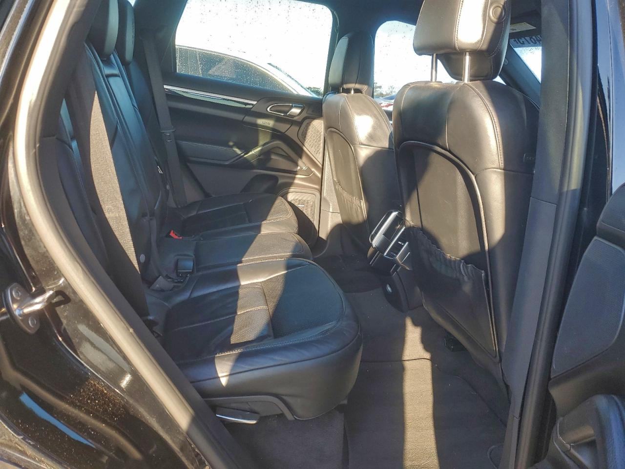 Porsche Cayenne Image 10