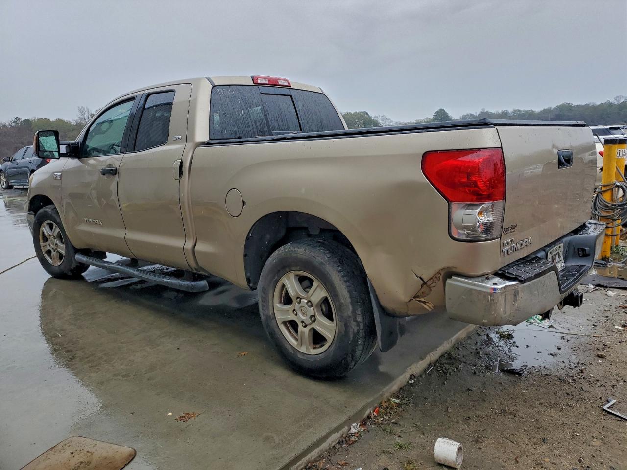 Toyota Tundra Double Cab Image 4