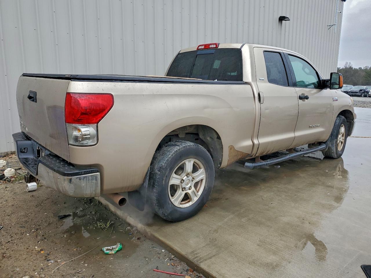 Toyota Tundra Double Cab Image 5