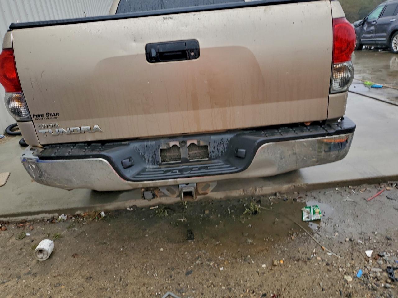 Toyota Tundra Double Cab Image 8