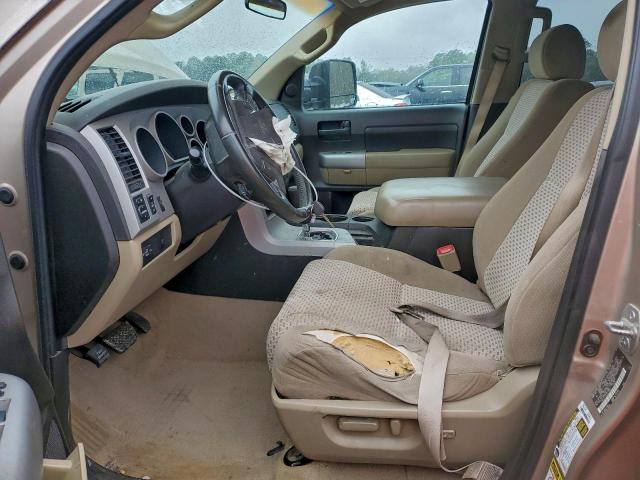 Toyota Tundra Double Cab Image 10