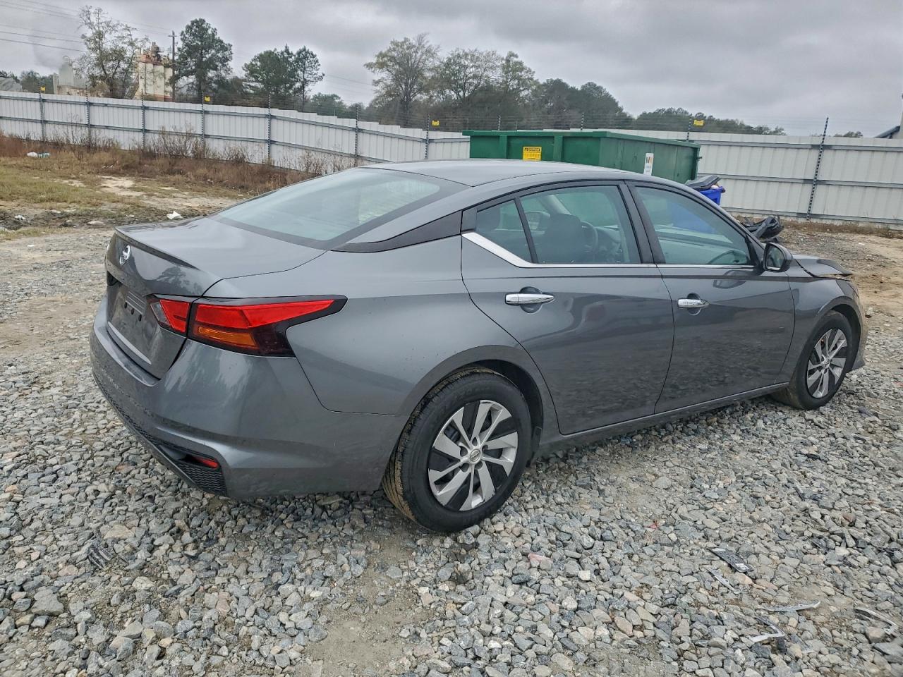 Nissan Altima S Image 3