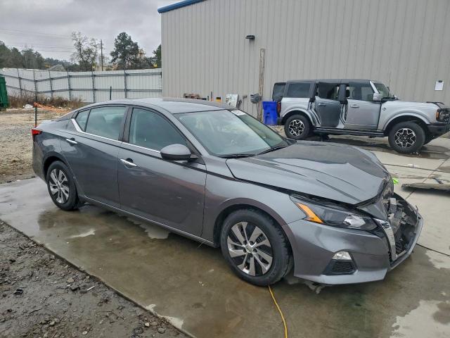 Nissan Altima S Image 4