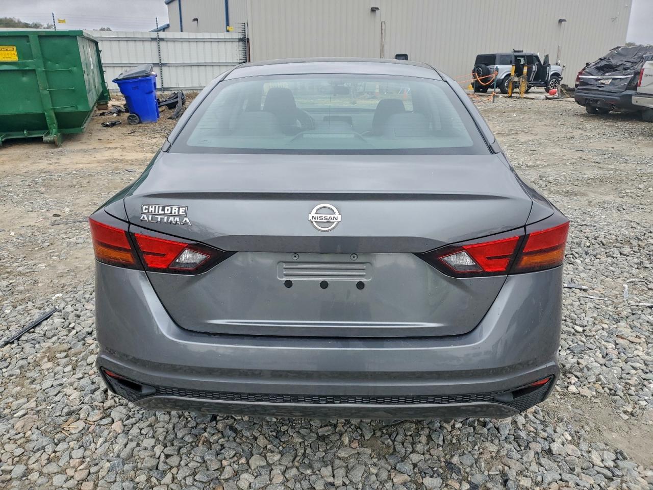 Nissan Altima S Image 6