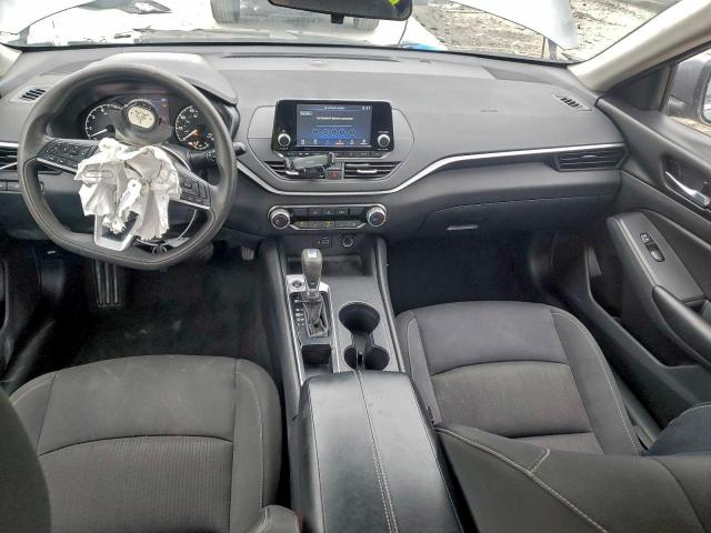 Nissan Altima S Image 5