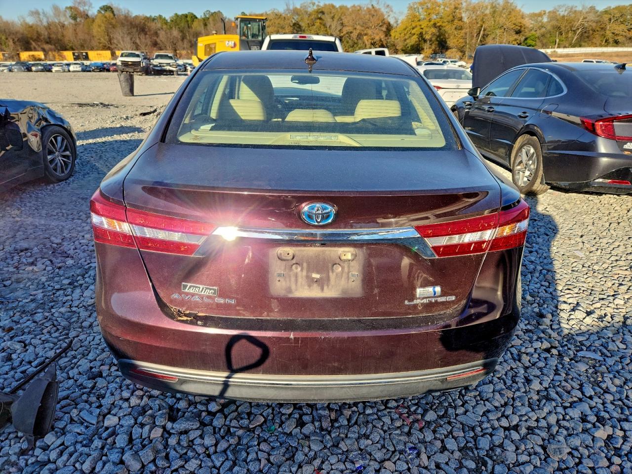 Toyota Avalon Hybrid Image 3