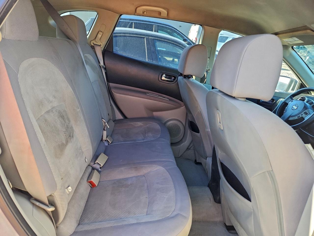 Nissan Rogue S Image 6