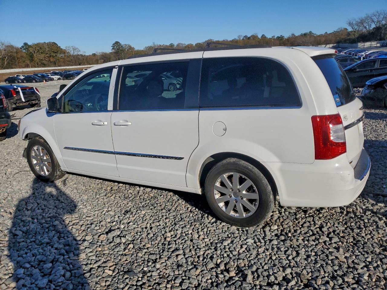 Chrysler Minivan Touring Image 6
