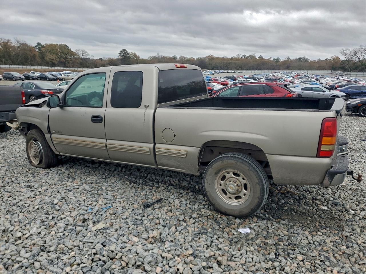 Chevrolet Silverado C2500 Image 2