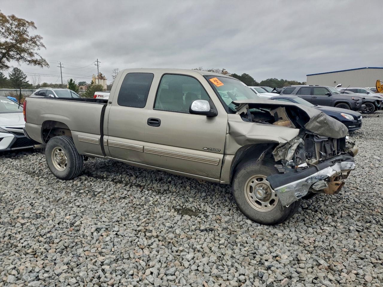 Chevrolet Silverado C2500 Image 3