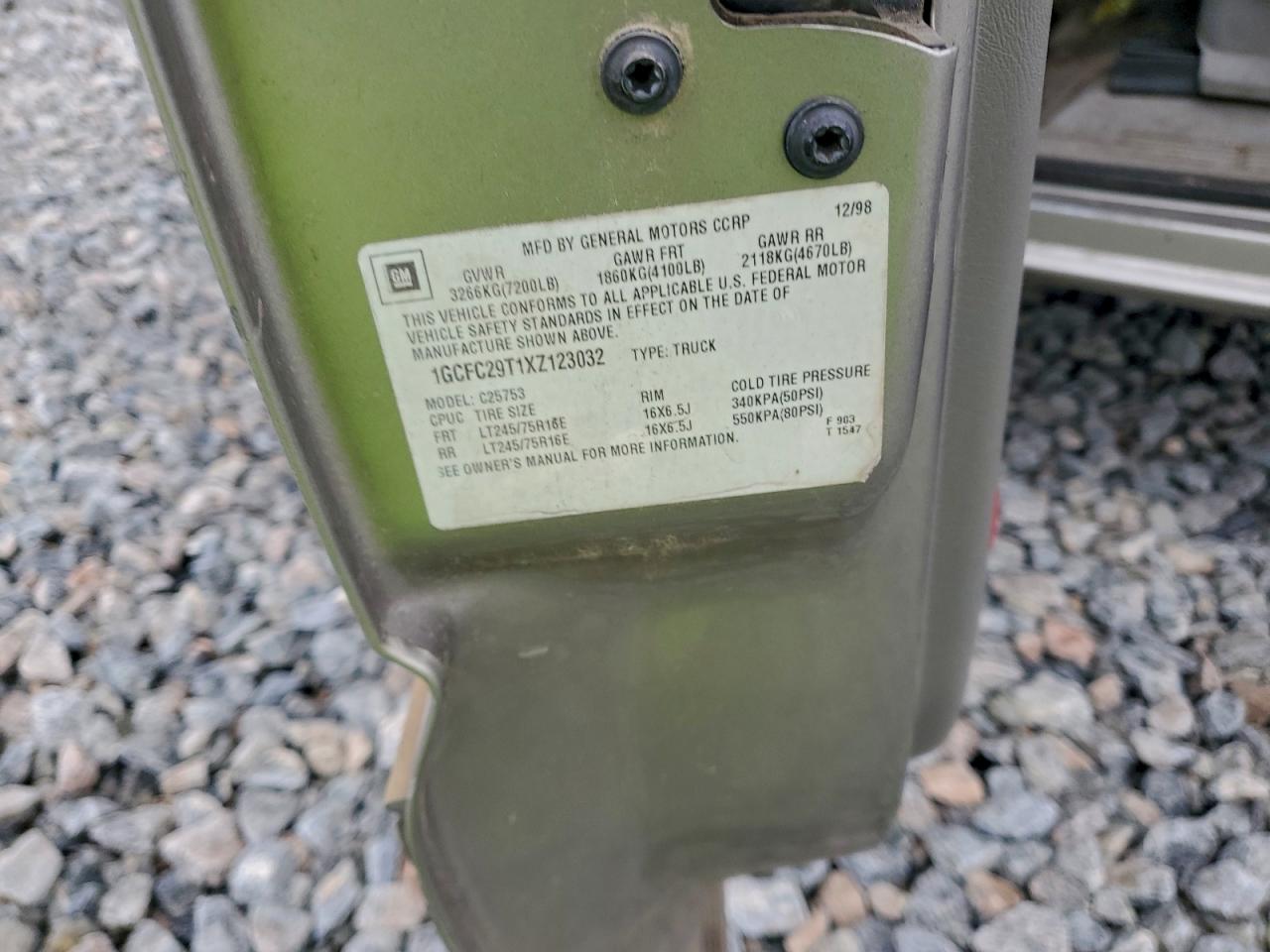 Chevrolet Silverado C2500 Image 8