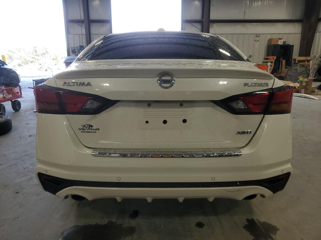 Nissan Altima Platinum Image 2