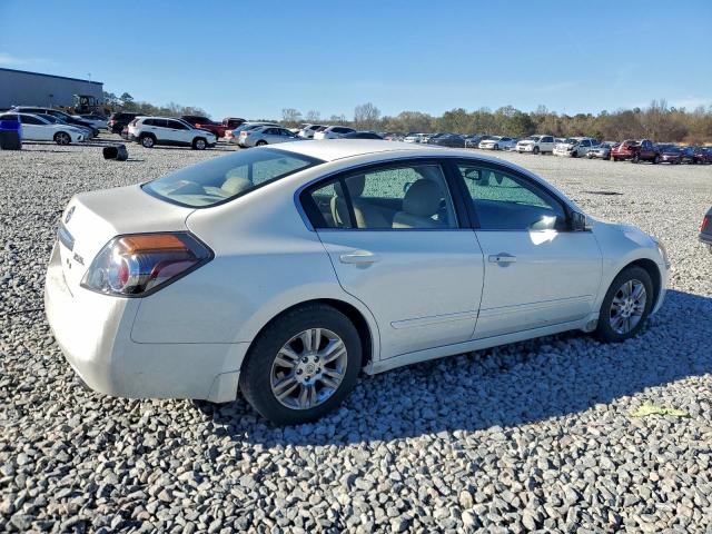 Nissan Altima Base Image 11