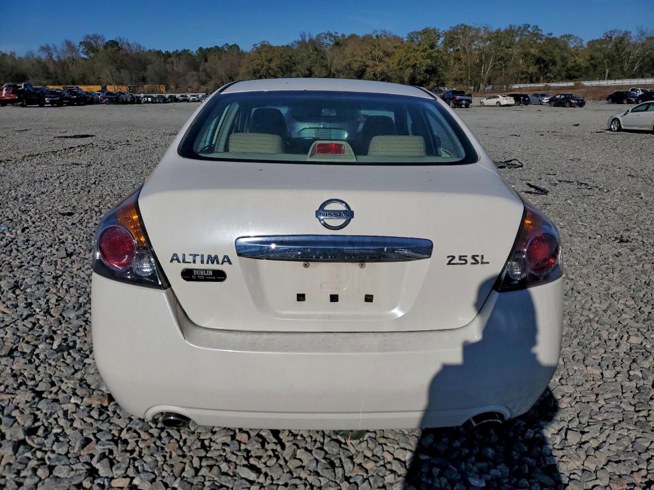 Nissan Altima Base Image 12