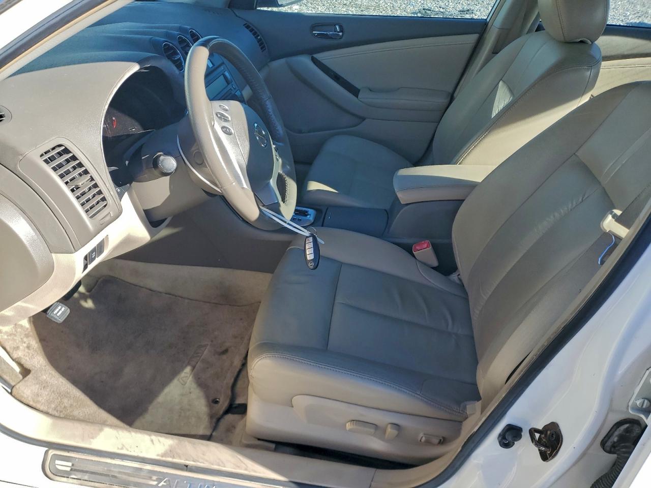 Nissan Altima Base Image 2