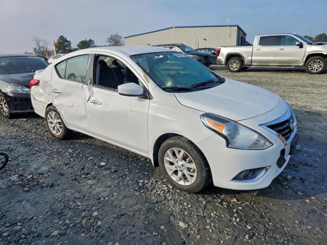 Nissan Versa S Image 5