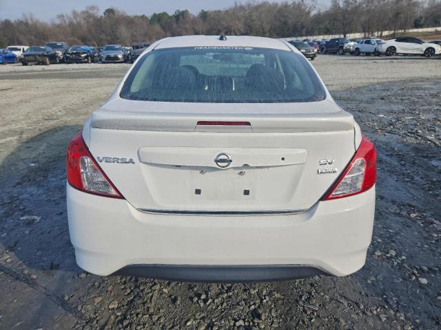 Nissan Versa S Image 3