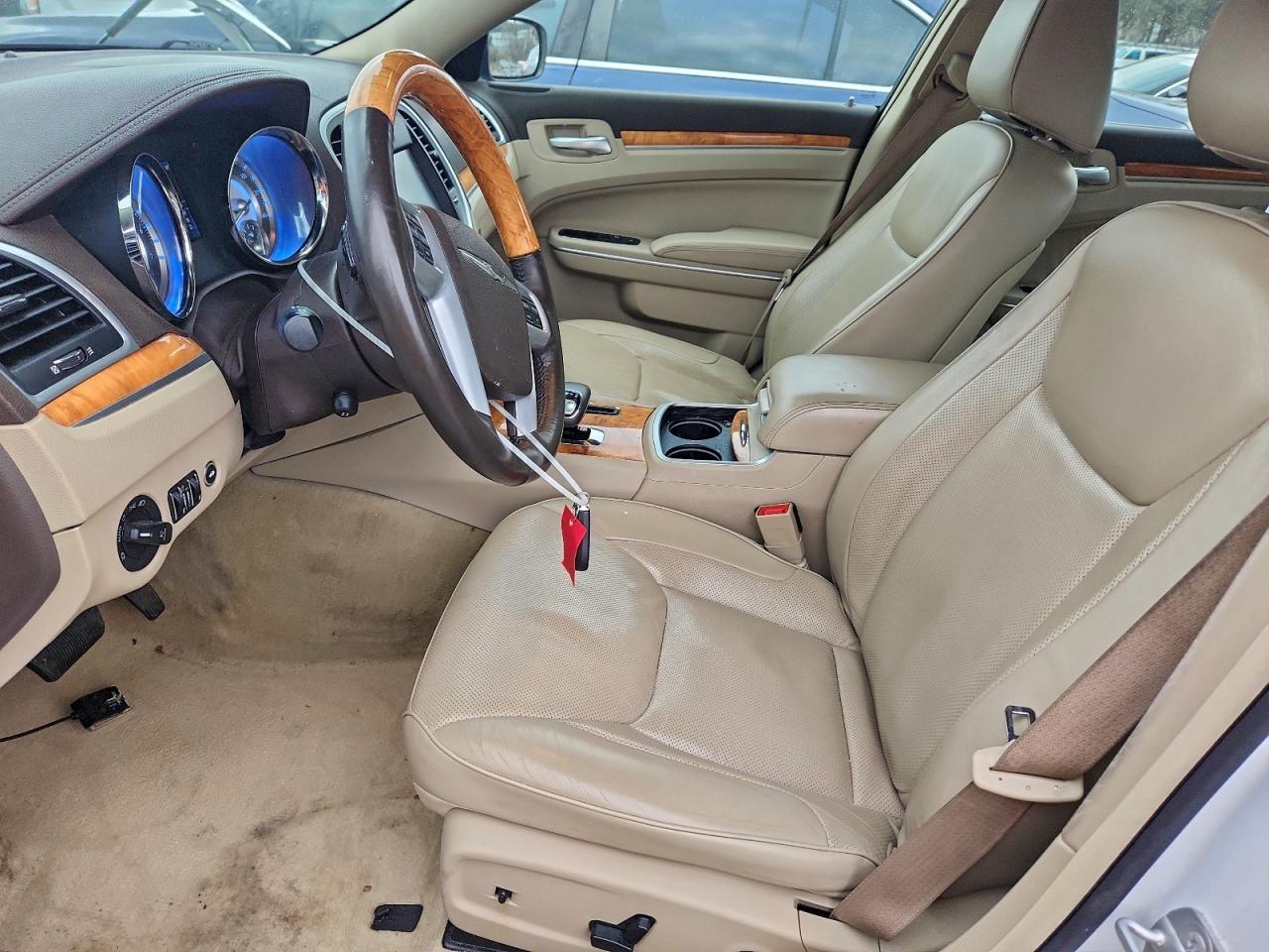 Chrysler 300 Image 3