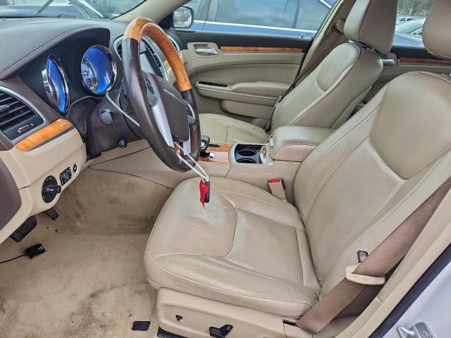 Chrysler 300 Image 3