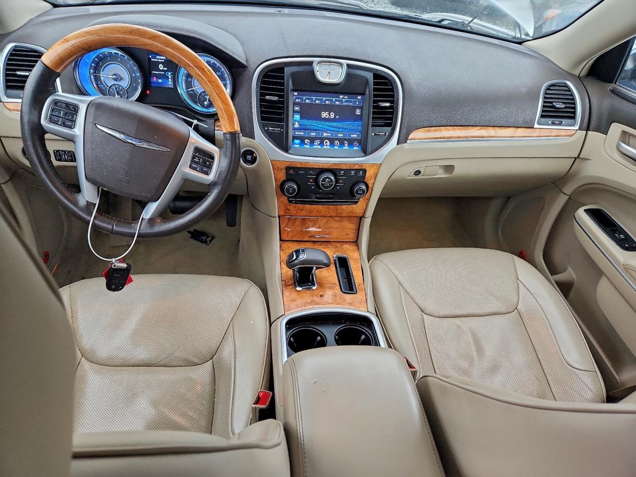 Chrysler 300 Image 6