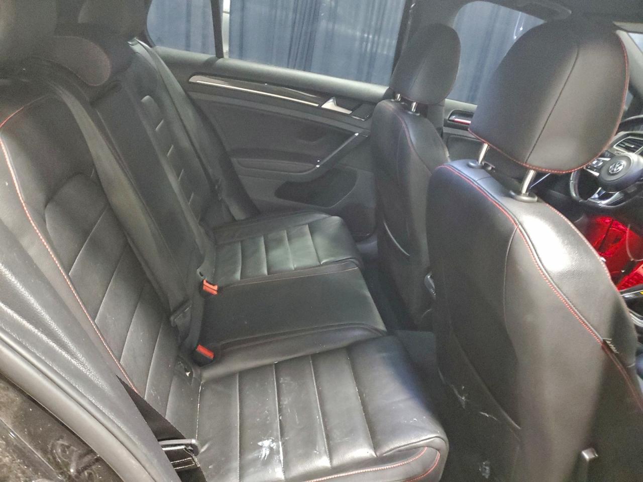 Volkswagen GTI S/se Image 13