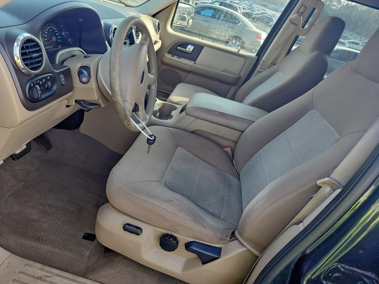 Ford Expedition Xlt Image 3