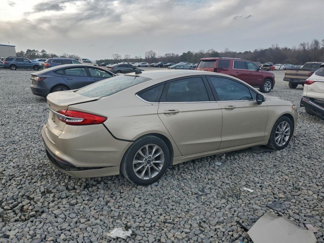 Ford Fusion Se Image 2